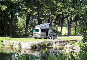 Le van aménagé BePsyTruck dans la nature